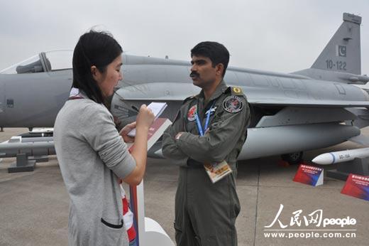 2012��11��15�����磬�ͻ�˹̹��܊����֩�롱���(du��)��ϯ�w�ІT Ahsan��У�ڵھŌ��Ї�(gu��)��չ�F(xi��n)��(ch��ng)��������W(w��ng)Ӣ��ӛ����ި�Ĳ��L��   �zӰ������W(w��ng)����ӛ��  ���D(zhu��n)��
